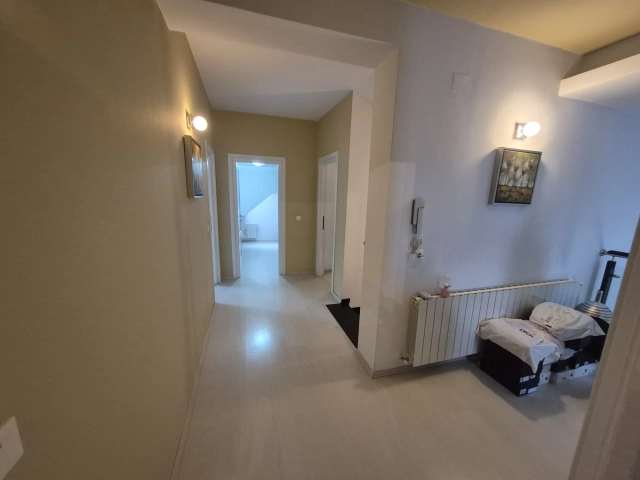 Apartament 5 camere - Bucium
