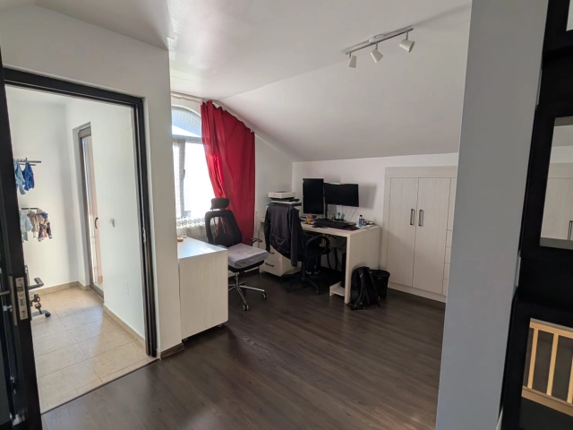 Apartament 4 camere - Lunca Cetatuii