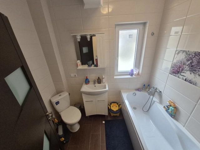 Apartament 3 camere - Rediu