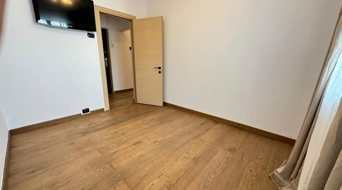 Oferta Apartament de vanzare, 4 camere, semidecomandat, 64 mp, Mircea cel Batran,  Complex Mircea cel Batran imagine 7