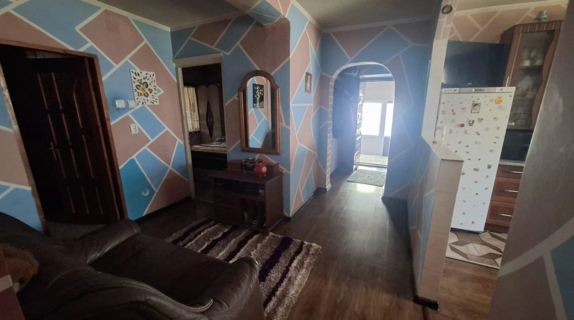 Oferta Roznov apartament 110 mp, 3 camere, decomandat, de vanzare imagine 3