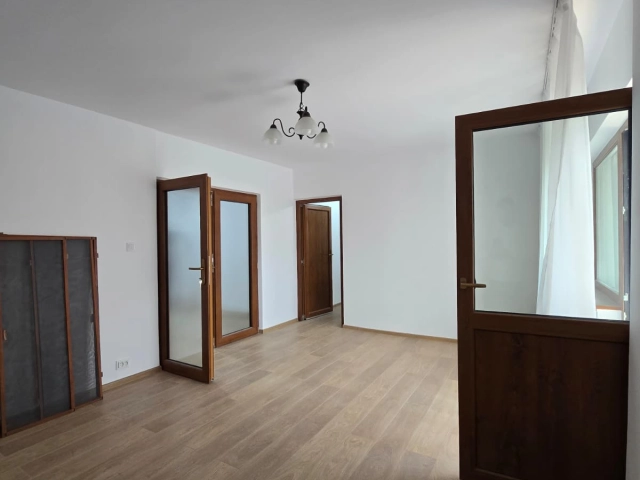 Apartament 3 camere - Alexandru cel Bun