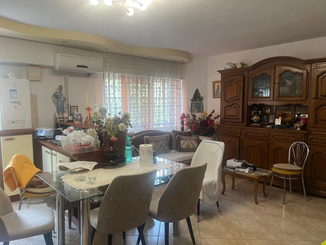 Apartament 3 camere - Centru