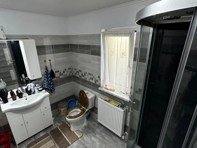 Apartament 3 camere - Tomesti