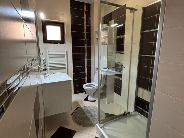 Apartament 3 camere - Valea Adanca