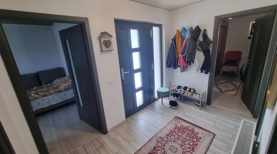 Oferta 4 camere, 179 mp, de vanzare casa in zona Aroneanu,  Strada Principala imagine 4