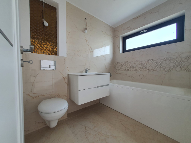 Apartament nou de vanzare, 3 camere,  decomandat,  80 mp, CUG,  (Valea Adanca - gradina si parcare proprie) 162180