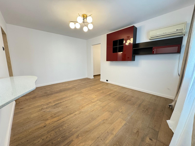 Apartament de vanzare, 4 camere,  semidecomandat,  64 mp, Mircea cel Batran,  (Complex Mircea cel Batran) 162705