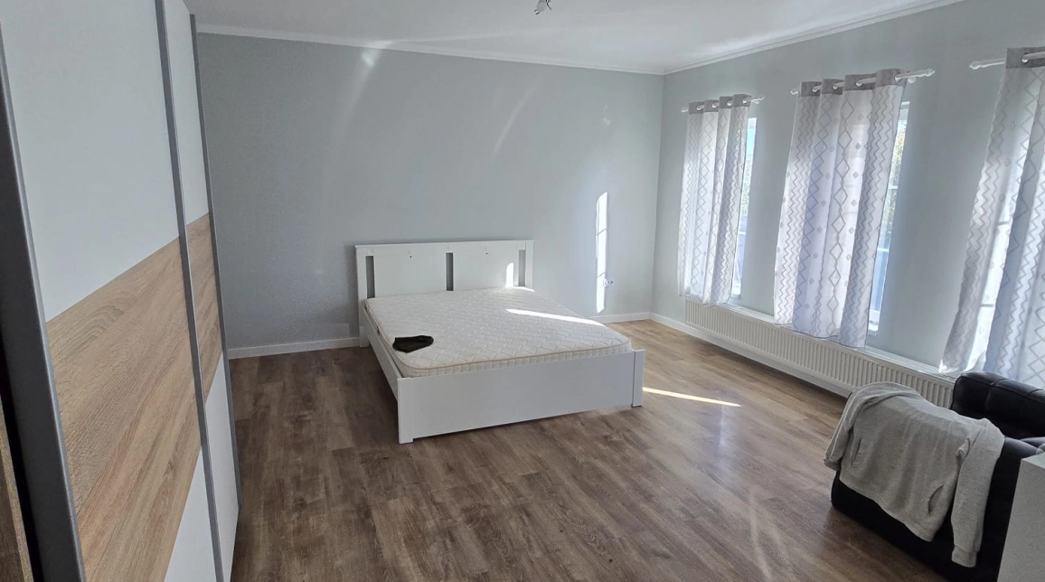 Oferta 4 camere, 106 mp, de vanzare casa in zona Lunca Cetatuii,  Hanul Visoianu imagine 1