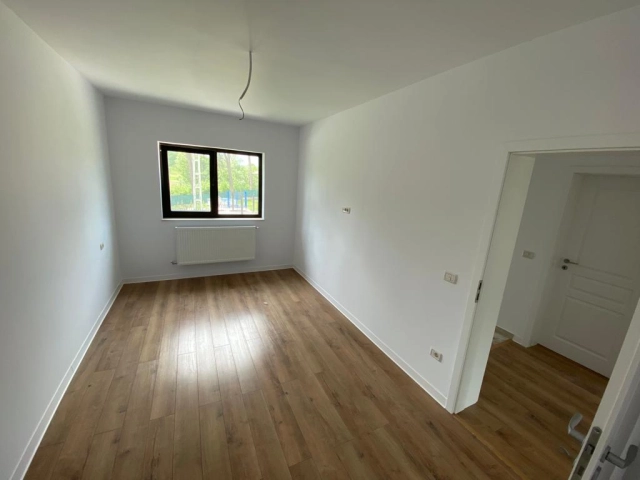 Apartament 4 camere - Miroslava