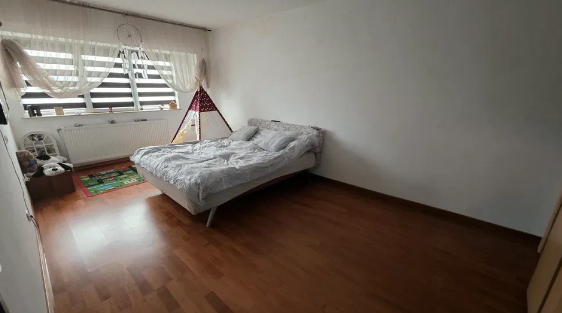 Oferta Calea Romanului apartament 95 mp, 4 camere, decomandat, de vanzare imagine 2