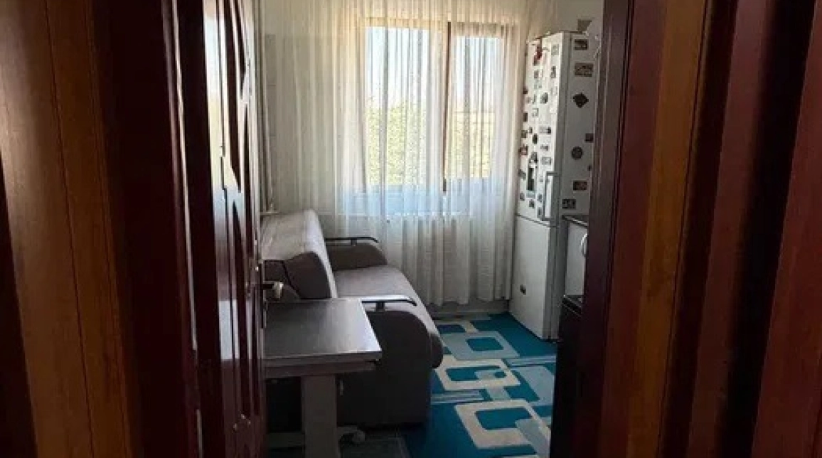 Oferta Podu Ros apartament 30 mp, 1 camera, decomandat, de vanzare,  Piata Nicolina imagine 1