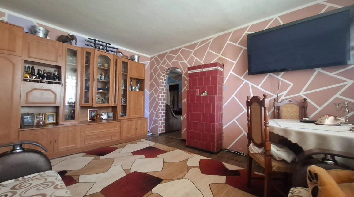 Oferta Roznov apartament 110 mp, 3 camere, decomandat, de vanzare imagine 2