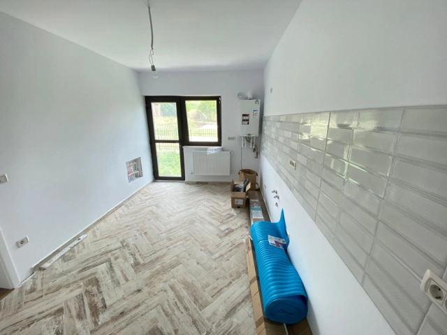 Apartament 4 camere - Miroslava