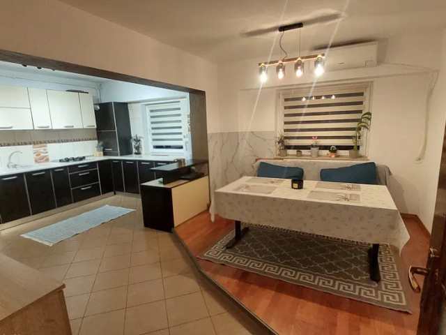 Calea Romanului apartament  95 mp, 4 camere,  decomandat, de vanzare,   162494
