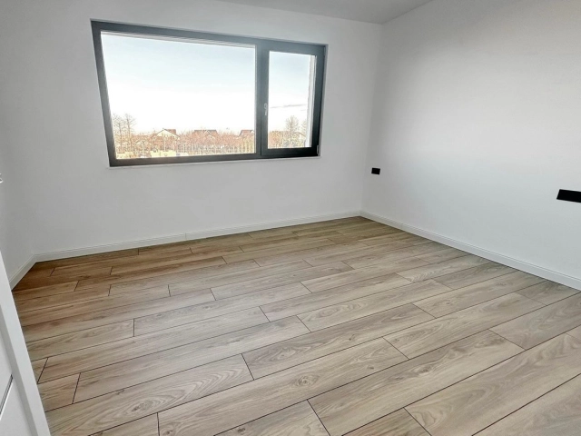 Apartament 4 camere - Miroslava
