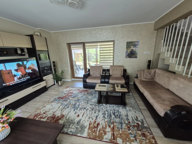 Apartament 4 camere - Miroslava