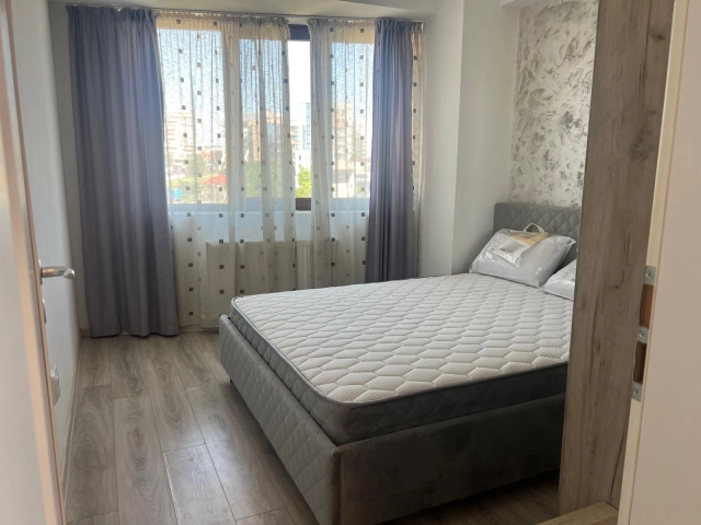 Apartament 3 camere - Centru