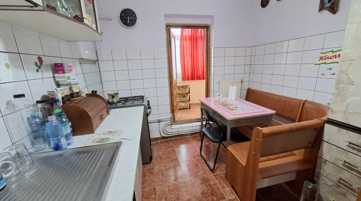 Oferta 3 camere, semidecomandat, 60 mp, de vanzare apartament in zona Nicolina,  Nicolina 2 imagine 2