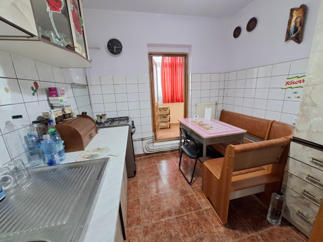 3 camere,  semidecomandat,  60 mp, de vanzare apartament in zona Nicolina,  (Nicolina 2) 162283