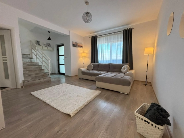 Apartament 3 camere - Valea Adanca