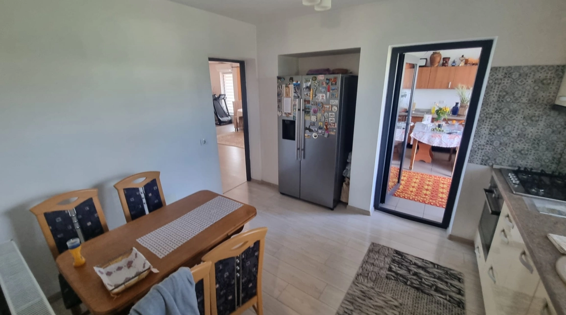 Oferta 4 camere, 179 mp, de vanzare casa in zona Aroneanu,  Strada Principala imagine 5