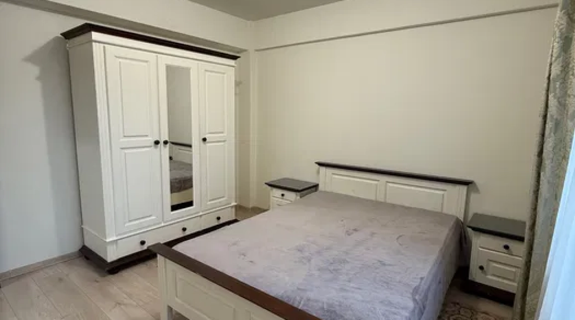 Oferta De inchiriat apartament, 2 camere, decomandat, 46 mp, Centru,  La Doi Pasi imagine 1