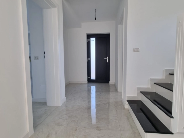 Apartament 4 camere - Bucium