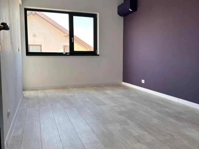 Apartament 4 camere - Breazu