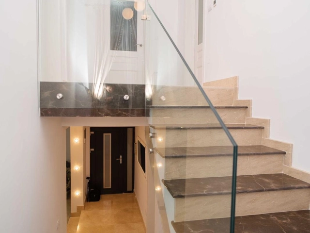 Apartament 6 camere - Breazu