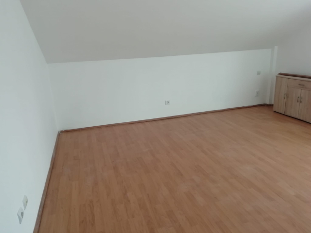 2 camere,  semidecomandat,  42 mp, de inchiriat apartament in zona Calea Romanului,  (White Lady ) 145088
