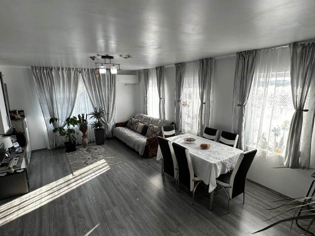 Apartament 3 camere - Tomesti