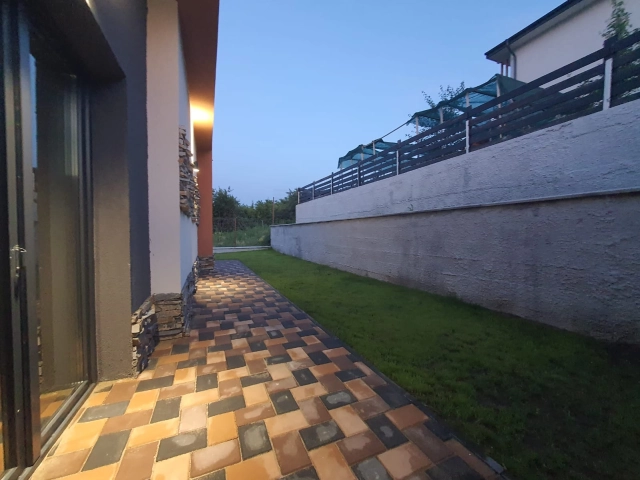 Apartament 3 camere - Miroslava