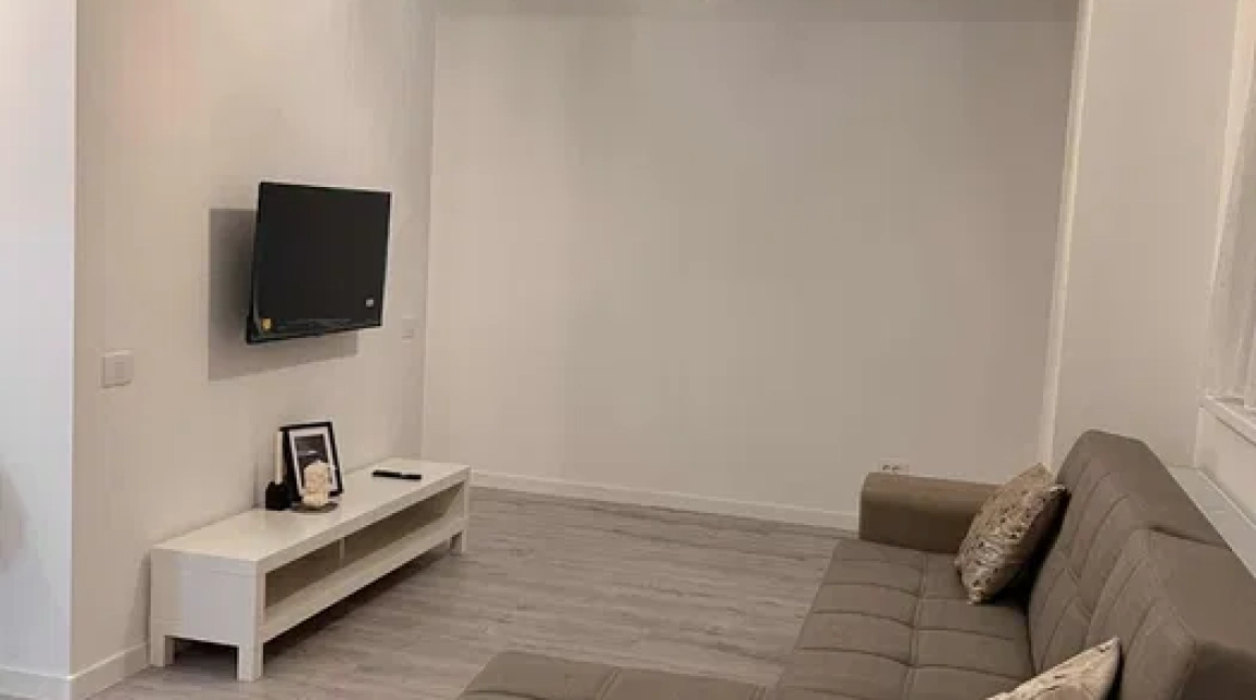 Oferta Apartament, 2 camere semidecomandat, 40 mp, Poitiers, de inchiriat,  Manta Rosie imagine 1