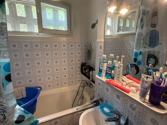 3 camere,  semidecomandat,  72 mp, de vanzare apartament in zona Podu Ros,  (Liceul Racovita) 159598