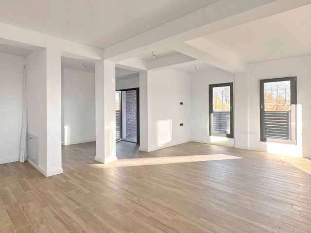 Apartament 4 camere - Miroslava