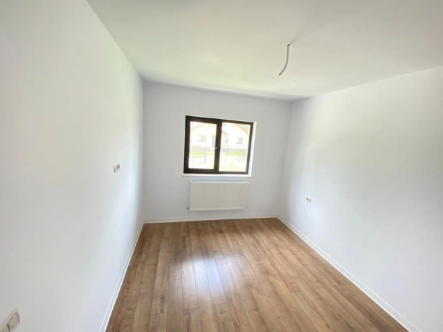 Apartament 4 camere - Miroslava