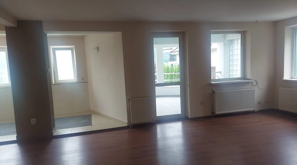 Oferta De inchiriat casa, 9 camere, 590 mp, Sarata,   imagine 12