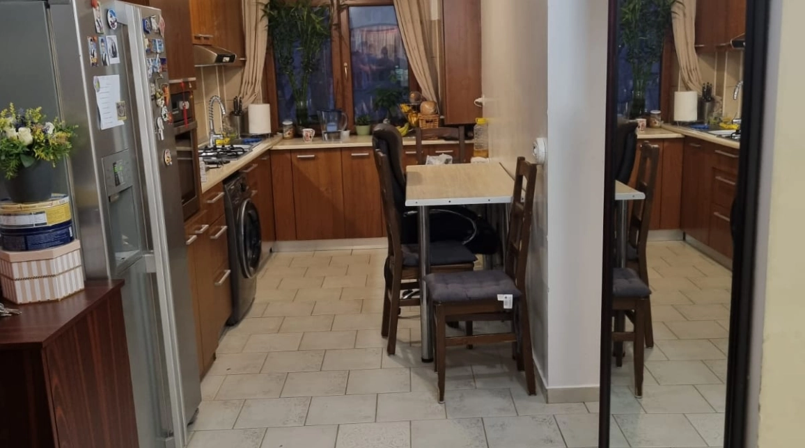 Oferta Apartament, 3 camere semidecomandat, 65 mp, Podu Ros, de vanzare,  sens giratoriu imagine 2