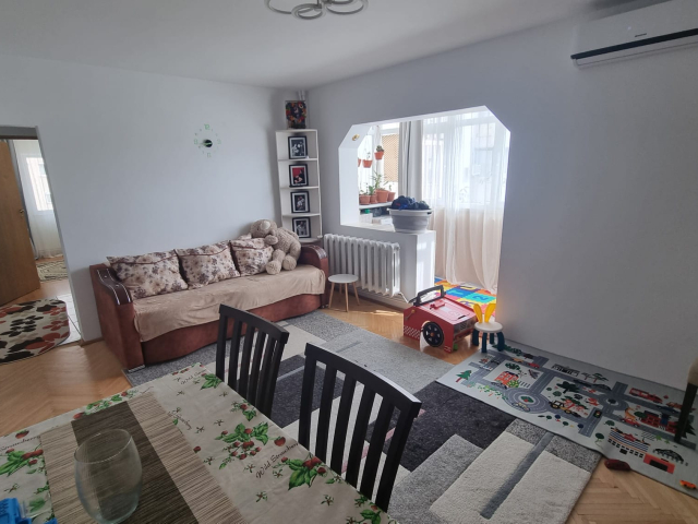 Apartament de vanzare, 3 camere,  decomandat,  80 mp, Nicolina,  (B.dul Poitiers -Continental) 160165
