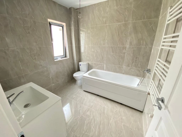 Apartament 4 camere - Miroslava