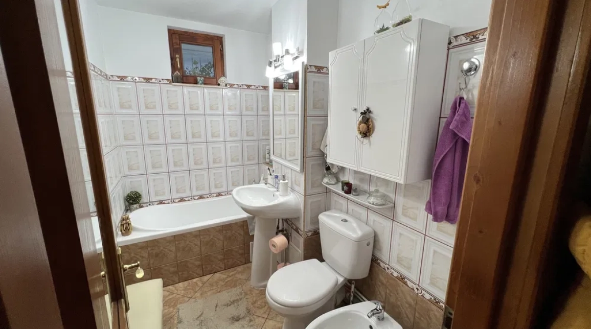 Oferta Apartament, 3 camere decomandat, 69 mp, Central, de vanzare,  Salon Coquette imagine 9