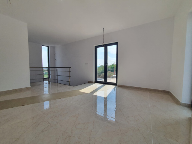 Apartament nou de vanzare, 3 camere,  decomandat,  80 mp, CUG,  (Valea Adanca - gradina si parcare proprie) 162180