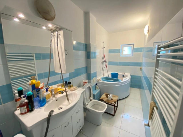 Apartament 4 camere - Bucium