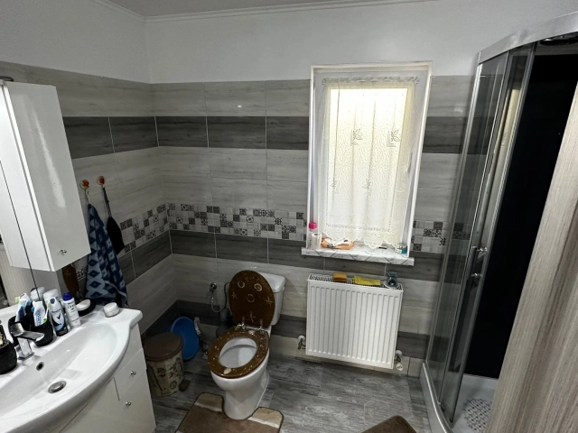 Apartament 3 camere - Tomesti