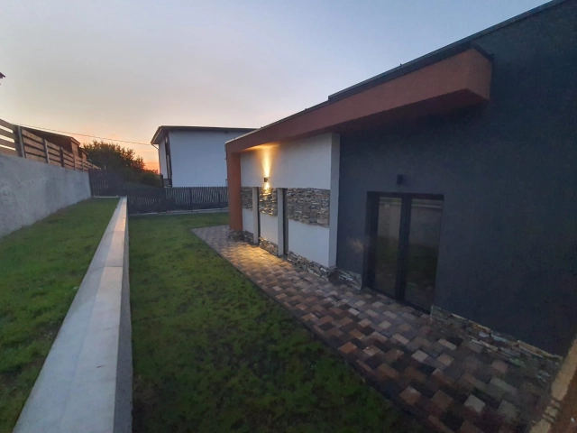 Apartament 3 camere - Miroslava