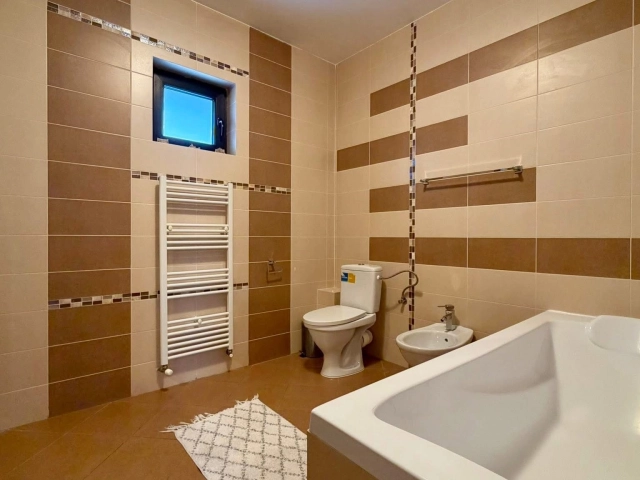 Apartament 3 camere - Valea Adanca