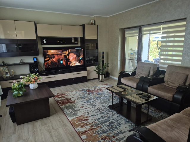 Apartament 4 camere - Miroslava