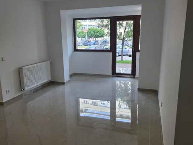 Spatiu comercial Calea Romanului Poparlan 55mp  162969