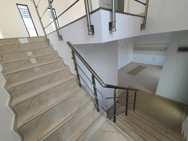 Apartament nou de vanzare, 3 camere,  decomandat,  80 mp, CUG,  (Valea Adanca - gradina si parcare proprie) 162180